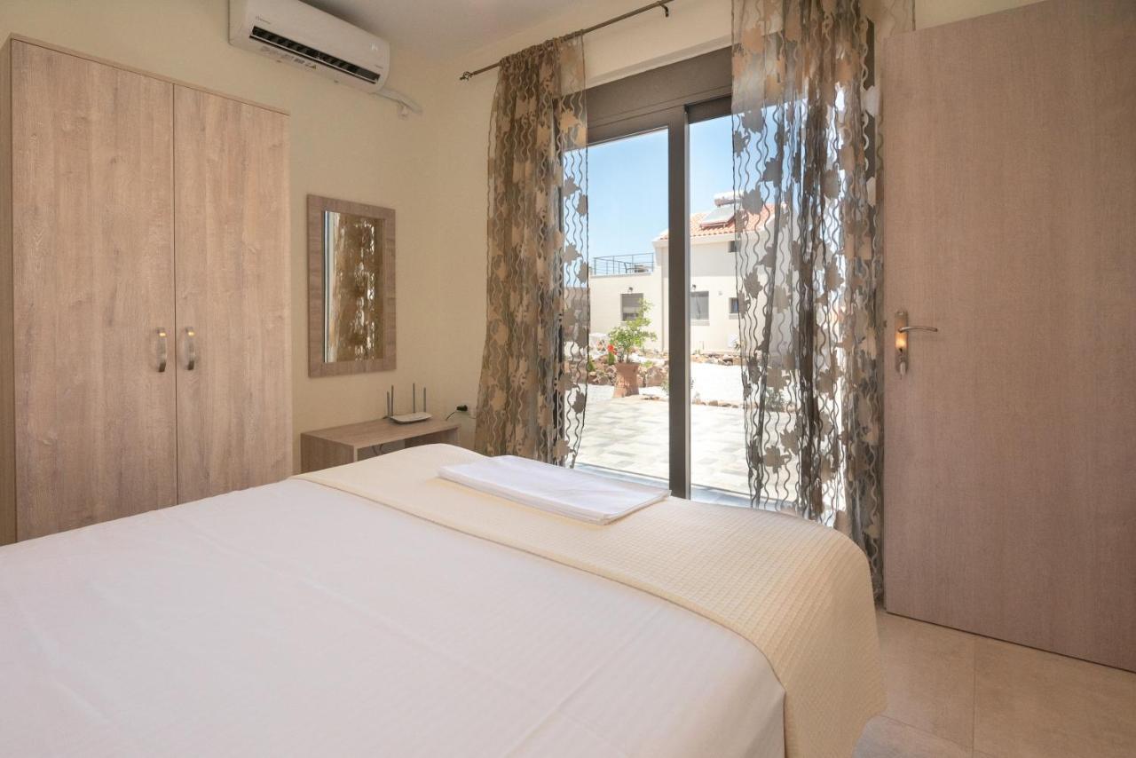 Pink Sand Villas Agios Pandeleimon  エクステリア 写真